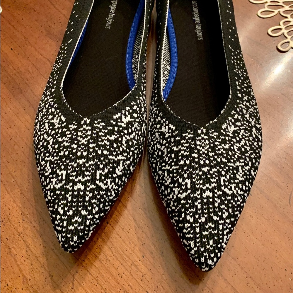 Awesome knit flat, China size 39-fit like 7.5 US.